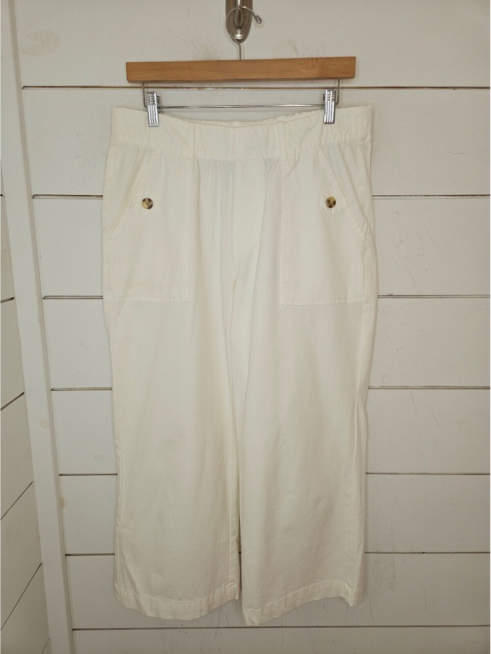 NWOT Any Body medium white pull on cropped pants. Casual! Sailor! Nautical!